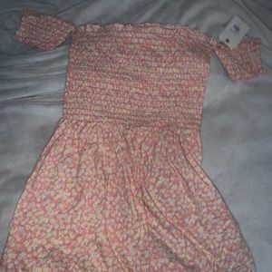 Adorable never before worn, tags still on, pink Billabong dress